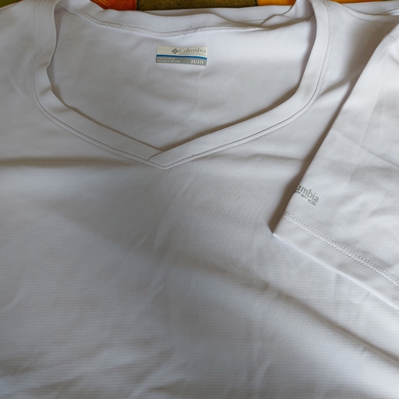 Columbia Innisfree Short Sleave T-Shirt - Picture 2 of 6